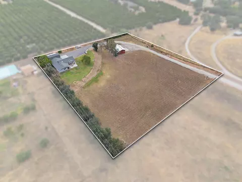 View/Area - 33614 Globe Dr, Springville, CA 93265 photo 8 of 9