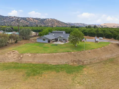 Exterior - 33614 Globe Dr, Springville, CA 93265 photo 6 of 10