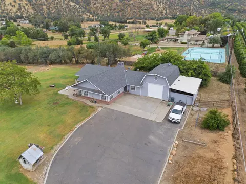 View/Area - 33614 Globe Dr, Springville, CA 93265 photo 4 of 9