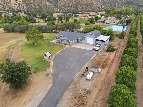View/Area - 33614 Globe Dr, Springville, CA 93265 photo 5 of 9