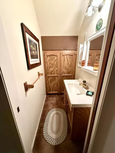 Bath - 57148 Kramer Dr, Springville, CA 93265 photo 3 of 3