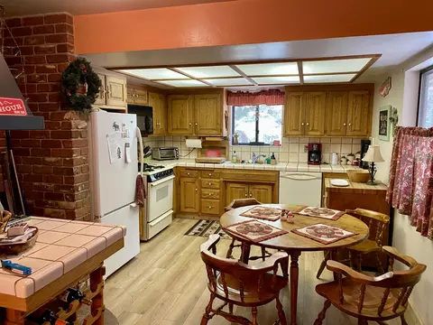 Kitchen - 57148 Kramer Dr, Springville, CA 93265 photo 2 of 5