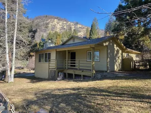 206 Cedar Dr, Springville, CA 93265