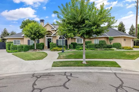 2015 S El Cajon Ct, Visalia, CA 93277
