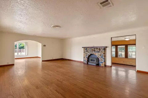 Living - 17809 Ave 280, Exeter, CA 93221 photo 2 of 5