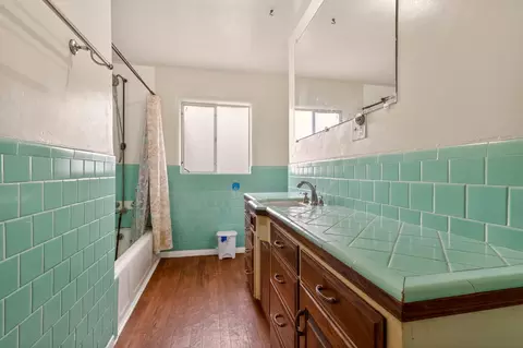 Bath - 17809 Ave 280, Exeter, CA 93221 photo 3 of 4