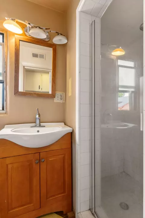 Bath - 17809 Ave 280, Exeter, CA 93221 photo 2 of 4