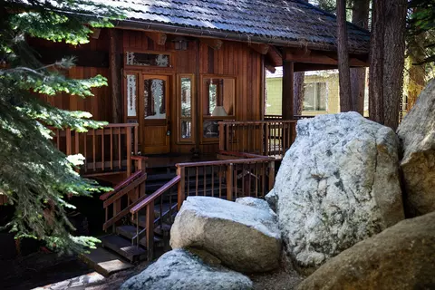 56984 Sequoia Dr, Springville, CA 93265