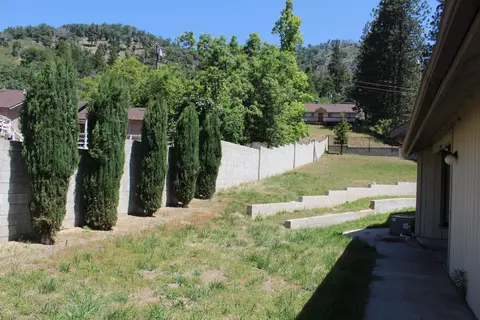 Exterior - 265 Pierpoint Dr, Springville, CA 93265 photo 20 of 21