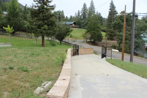 Exterior - 265 Pierpoint Dr, Springville, CA 93265 photo 6 of 21