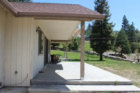 Exterior - 265 Pierpoint Dr, Springville, CA 93265 photo 19 of 21