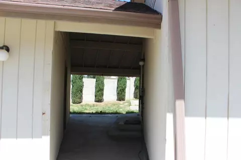 Entry Way - 265 Pierpoint Dr, Springville, CA 93265 photo 2 of 2
