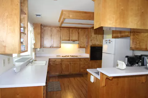 Kitchen - 265 Pierpoint Dr, Springville, CA 93265 photo 1 of 4