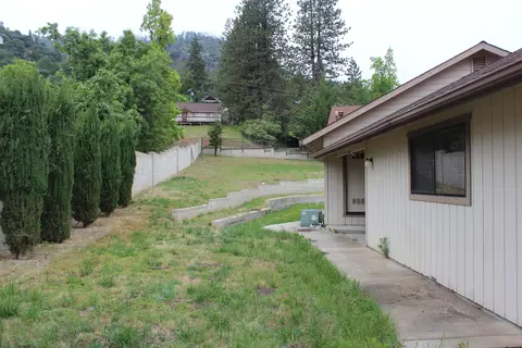Exterior - 265 Pierpoint Dr, Springville, CA 93265 photo 8 of 21