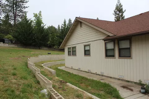 Exterior - 265 Pierpoint Dr, Springville, CA 93265 photo 9 of 21