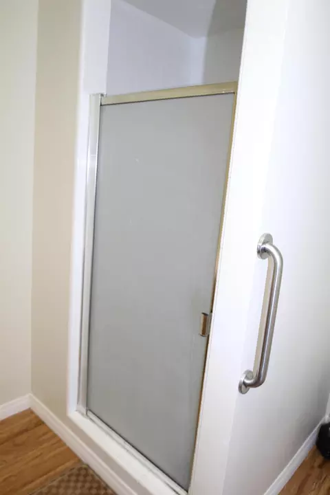 Bath - 265 Pierpoint Dr, Springville, CA 93265 photo 6 of 7