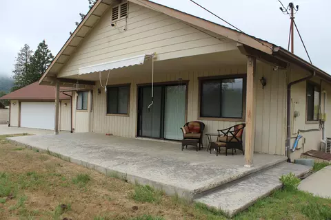 265 Pierpoint Dr, Springville, CA 93265