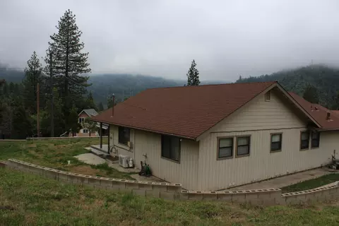 Exterior - 265 Pierpoint Dr, Springville, CA 93265 photo 13 of 21