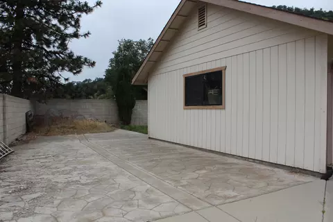 Exterior - 265 Pierpoint Dr, Springville, CA 93265 photo 7 of 21