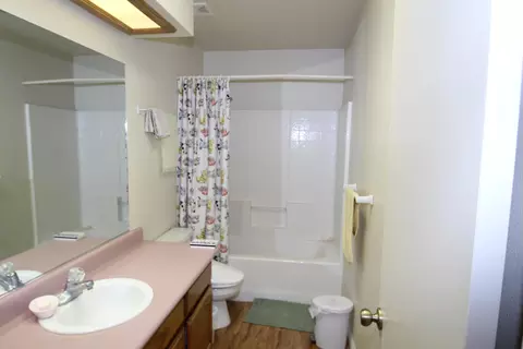 Bath - 265 Pierpoint Dr, Springville, CA 93265 photo 1 of 7