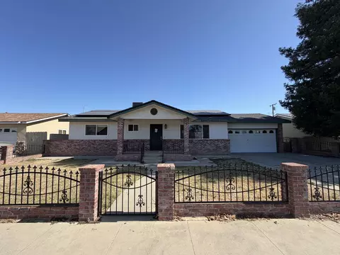 1442 W Oakland Ave, Tulare, CA 93274