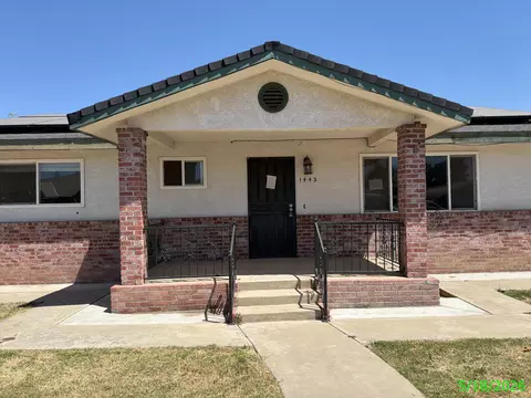 1442 W Oakland Ave, Tulare, CA 93274