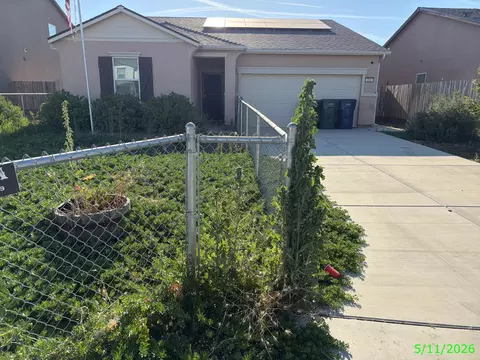 896 Anthem Ct, Tulare, CA 93274