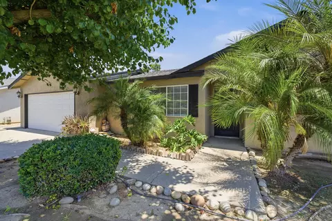 618 Birdsong Ct, Exeter, CA 93221