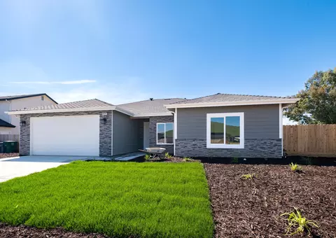 1025 N Cypress St, Woodlake, CA 93286