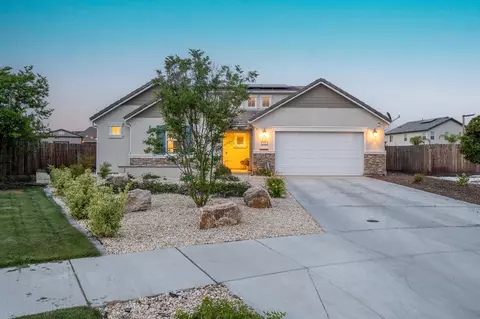 801 Howard St, Kingsburg, CA 93631