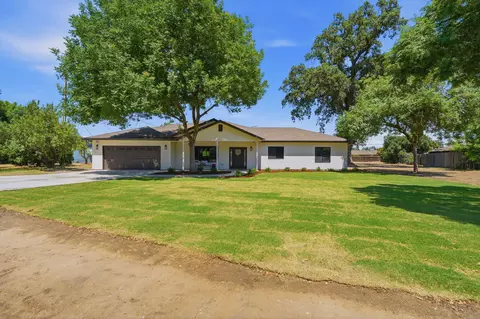 208 N Linwood St N, Visalia, CA 93291