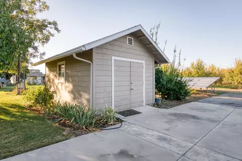 8646 Cairo Ave, Laton, CA 93242 photo 34