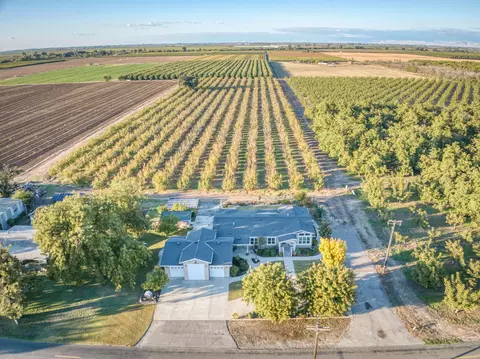 8646 Cairo Ave, Laton, CA 93242 photo 37