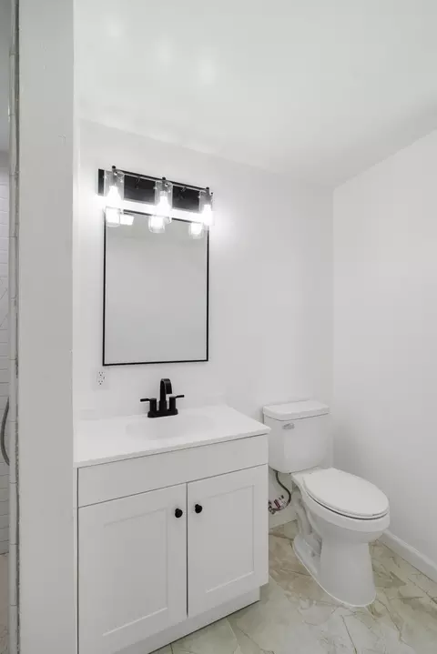 Bath - 313 S C St, Exeter, CA 93221 photo 2 of 2