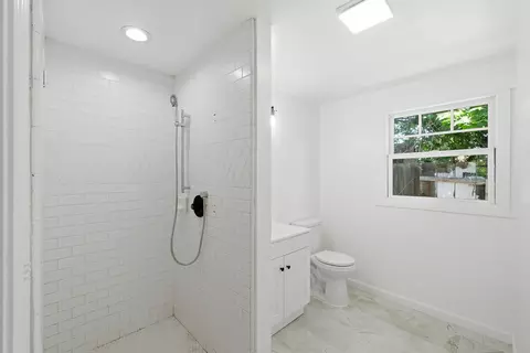 Bath - 313 S C St, Exeter, CA 93221 photo 1 of 2