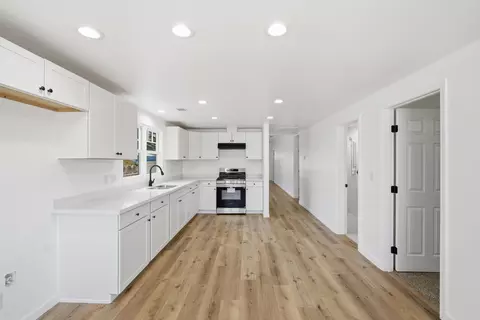 Entry Way - 313 S C St, Exeter, CA 93221 photo 2 of 3