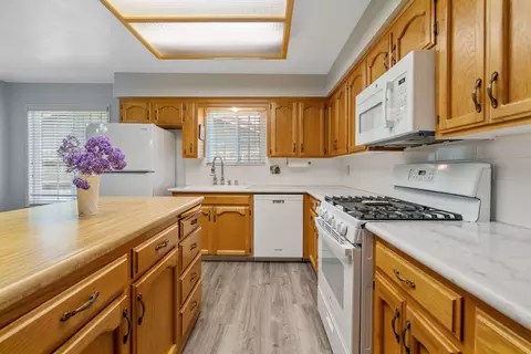 Kitchen - 508 S Francis Ave, Exeter, CA 93221 photo 1 of 3