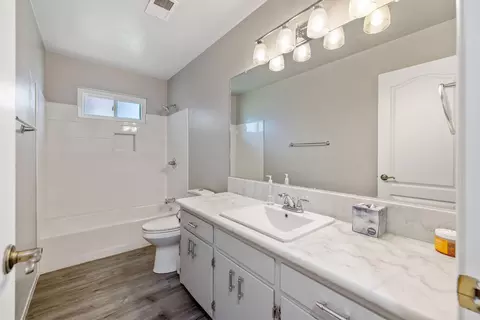 Bath - 508 S Francis Ave, Exeter, CA 93221 photo 1 of 3