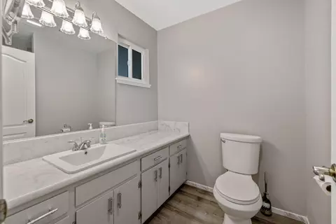 Bath - 508 S Francis Ave, Exeter, CA 93221 photo 2 of 3