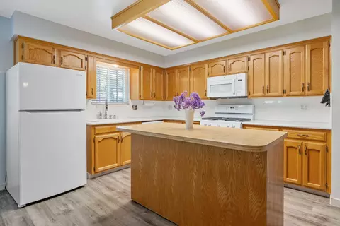 Kitchen - 508 S Francis Ave, Exeter, CA 93221 photo 2 of 3