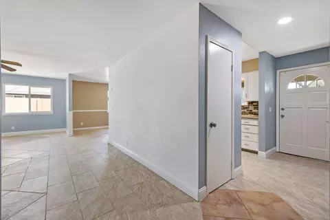 Entry Way - 506 S Francis, Exeter, CA 93221 photo 2 of 4