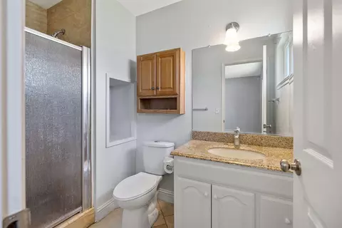 Bath - 506 S Francis, Exeter, CA 93221 photo 2 of 2
