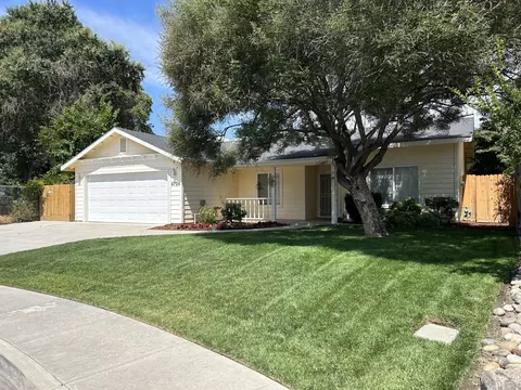 4724 W Manor Ct, Visalia, CA 93291