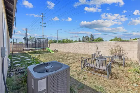 Exterior - 2306 E Mesa Ct, Visalia, CA 93292 photo 6 of 8