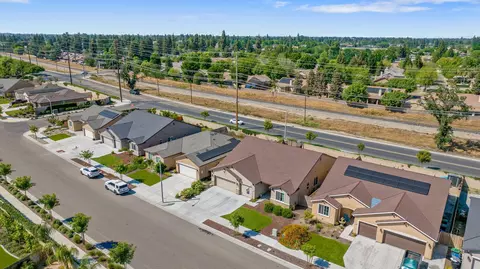 View/Area - 2306 E Mesa Ct, Visalia, CA 93292 photo 5 of 7