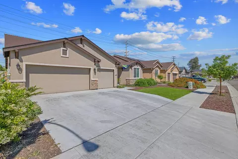 Exterior - 2306 E Mesa Ct, Visalia, CA 93292 photo 2 of 8