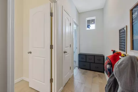 Entry Way - 2306 E Mesa Ct, Visalia, CA 93292 photo 5 of 10