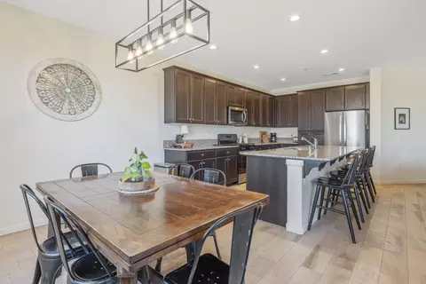 Dining - 2306 E Mesa Ct, Visalia, CA 93292 photo 2 of 3