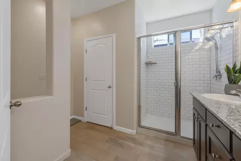 Bath - 2306 E Mesa Ct, Visalia, CA 93292 photo 5 of 5
