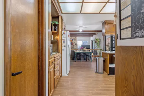 Entry Way - 723 W Pine St, Exeter, CA 93221 photo 4 of 9